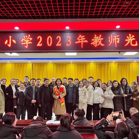 倾尽丹心育桃李，奉献韶华铸师魂 ——洛浦镇中心小学全体教师祝贺萨伊普加玛丽·马合木提老师光荣退休