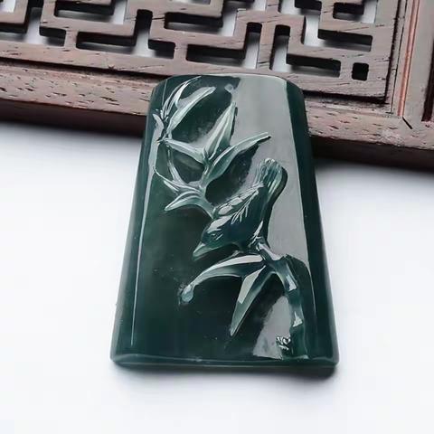 打灯看翡翠原石怎么看 灯下看翡翠原石主要看什么