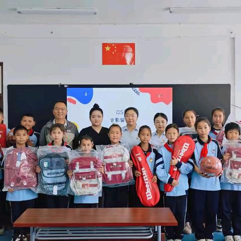 微光成炬·心愿成真博州分行团委、友谊支行开展“有爱筑梦，爱伴成长”活动