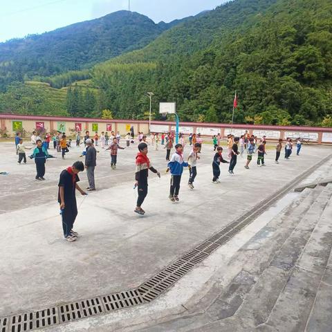 仙人垌小学跳绳活动纪实