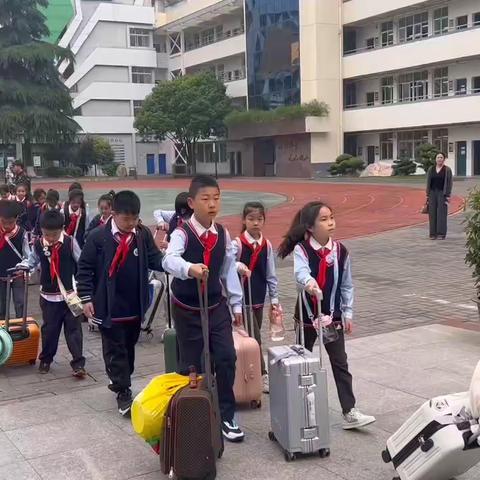实验小学四（5）中队的简篇