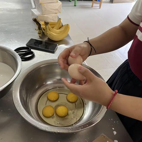 不负美食，共享时光———启航幼儿园幼儿加餐时光