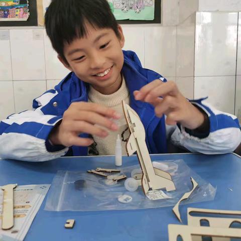 磁力小飞机科学社团课：探索科技与创意的奇妙世界