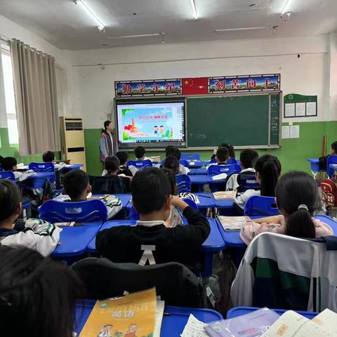 【十里铺中心小学何梦慧】——十小精彩的日常活动