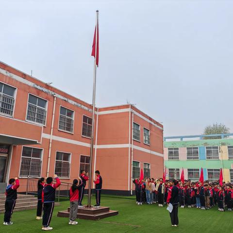 让勤俭之花在心中绽放———石拉渊小学主题升旗仪式