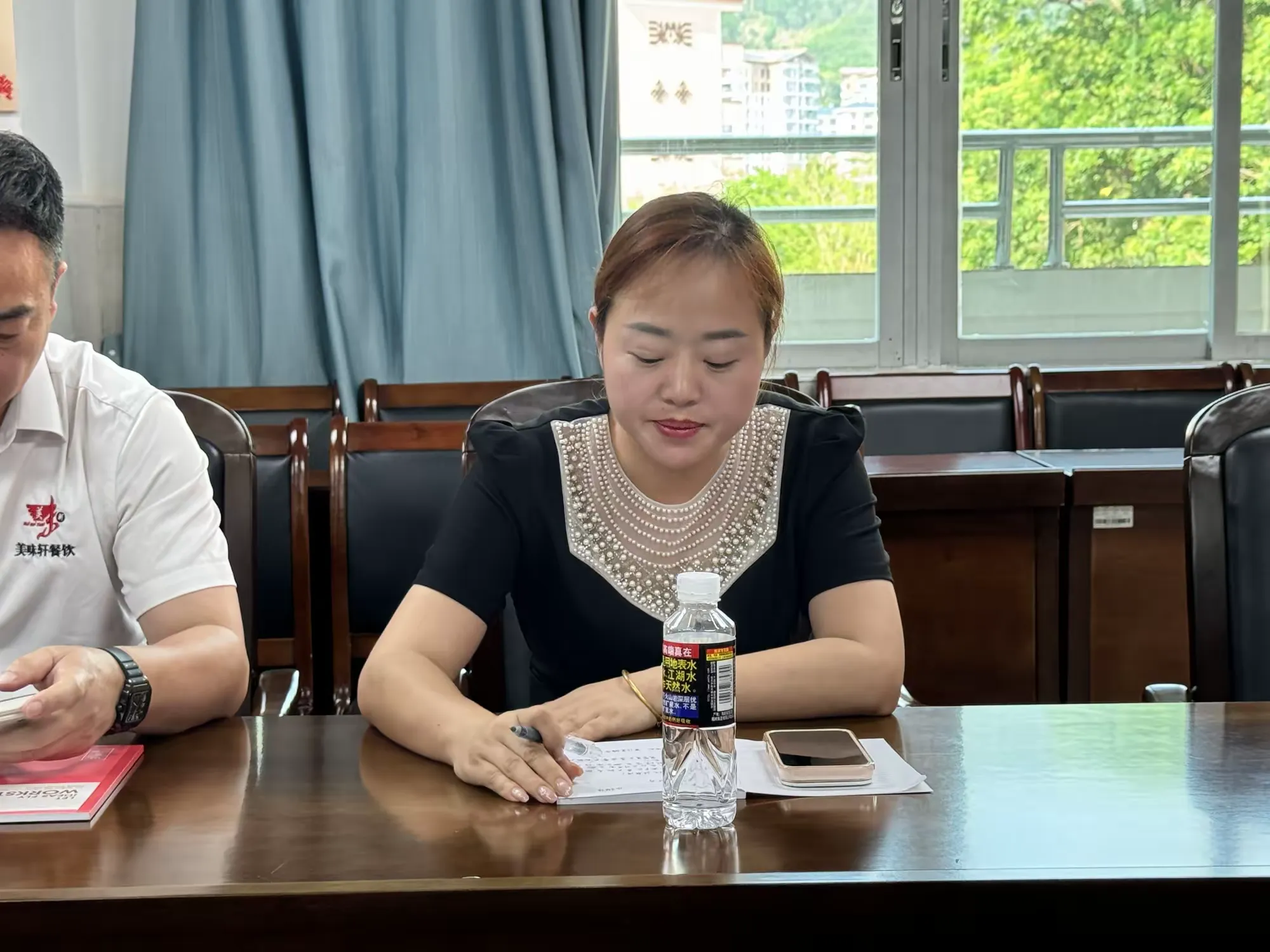 简篇-牢食品安全防线 守护师生健康福祉 —— 我校召开食品安全专项工作会议
