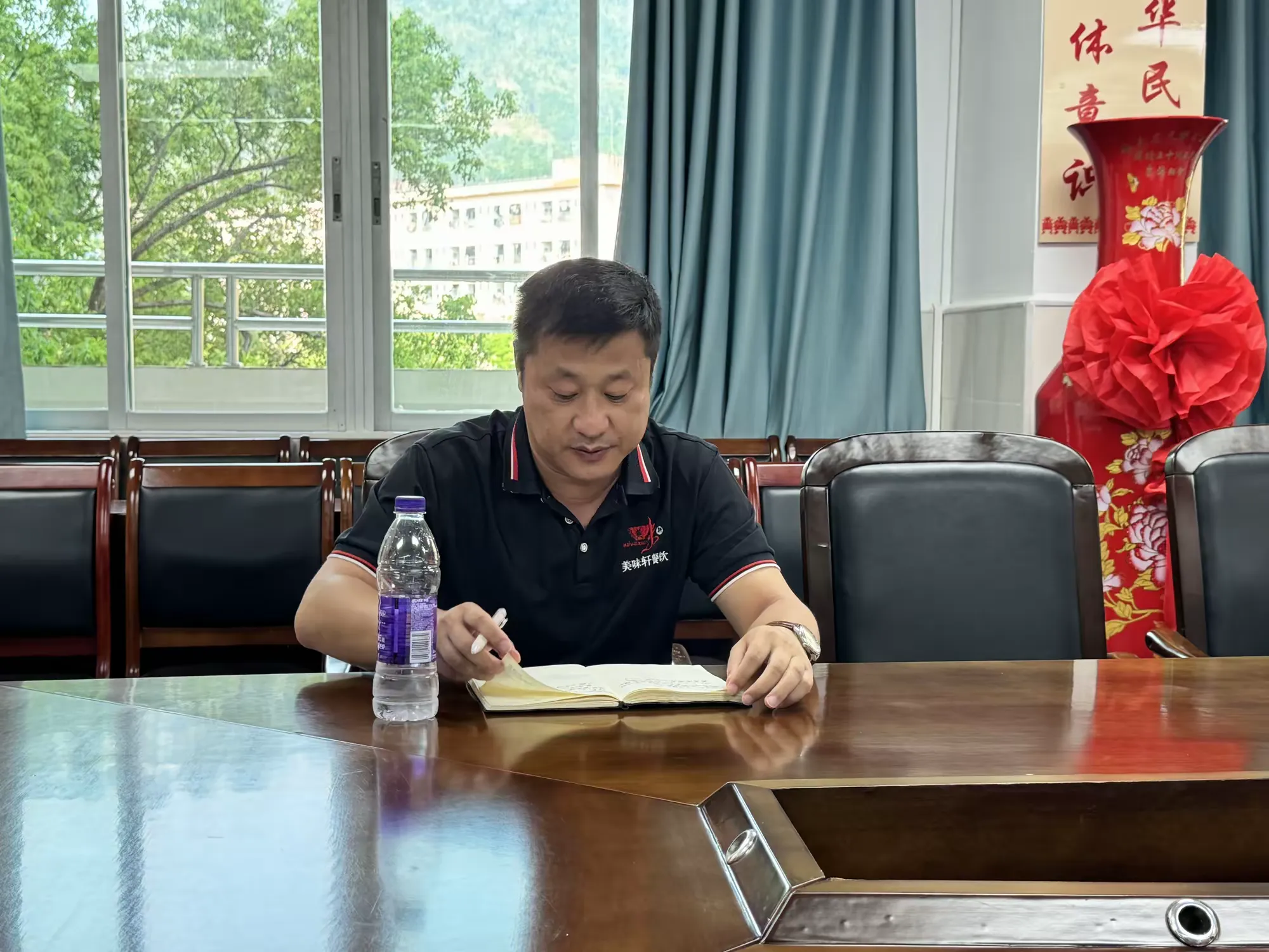 简篇-牢食品安全防线 守护师生健康福祉 —— 我校召开食品安全专项工作会议