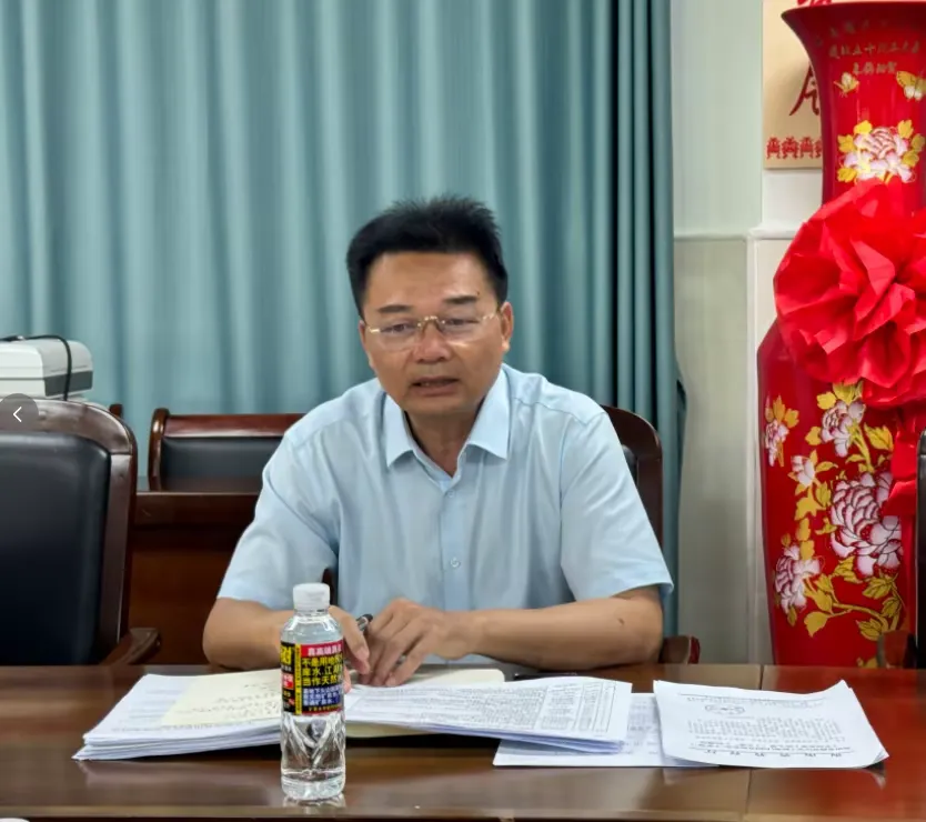 简篇-牢食品安全防线 守护师生健康福祉 —— 我校召开食品安全专项工作会议