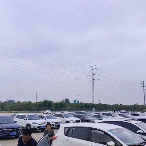 五一假期“人从众” 公交保障“快准稳”