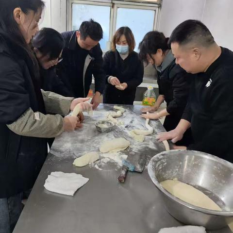 “饺香过暖冬，温情存心间”—公交集团四分公司工会活动