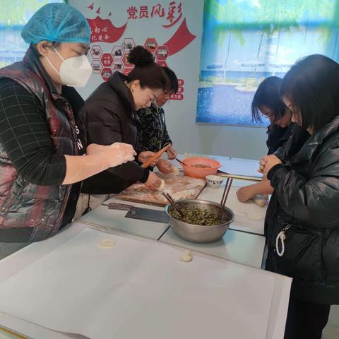 幸福社区“饺子飘香迎冬至•邻里共聚暖人心”迎冬至包饺子活动