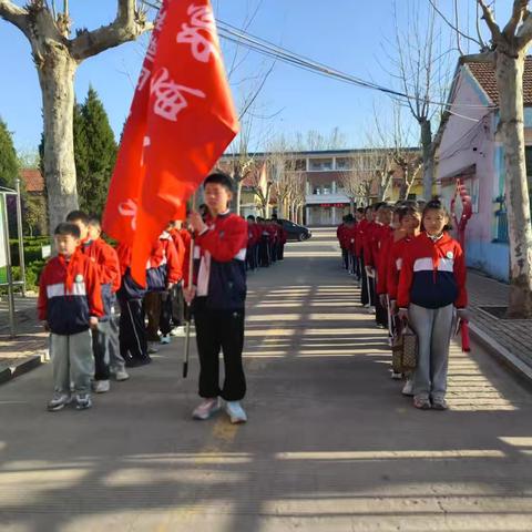 “缅怀革命先烈，继承优良传统”——马岭岗镇二郎庙小学清明节祭英烈活动