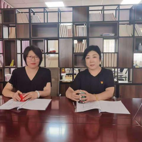 “党建结对，共建共赢”即墨区委党史研究中心与潮海街道和兴社区签订共建协议，开展党史宣讲进社区活动。