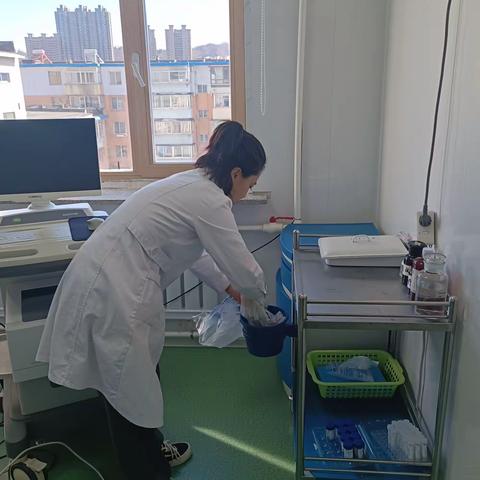 清原满族自治县妇幼保健计划生育服务中心开展爱国卫生主题清扫活动