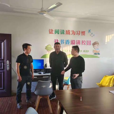 情系母校，回馈社会