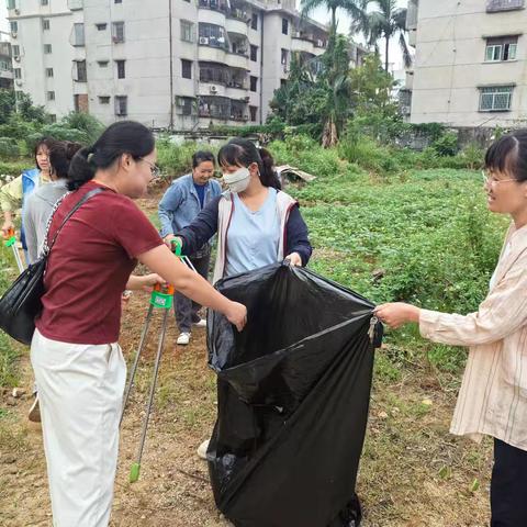 蓝天街道龙岐社区开展“清洁家园 防蚊灭蚊”爱国卫生百日专项行动同时开展周末大扫除