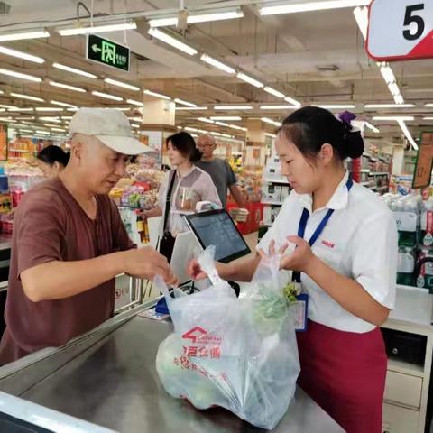 热情待客 真诚服务一一记中百仓储罗田店收银员唐乔