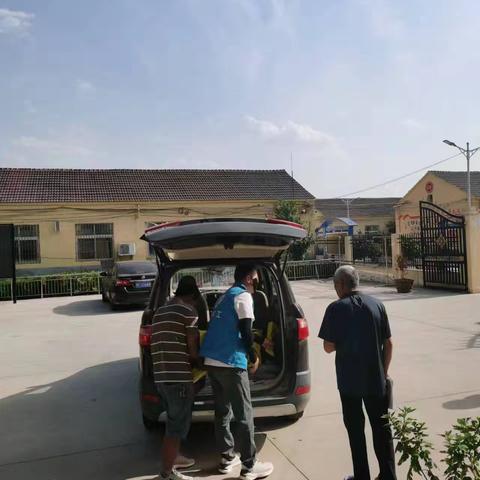 安然过夏季 情系五保户