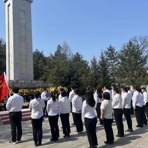 汪清五中：“祭扫烈士陵园 缅怀革命先烈”主题党日活动