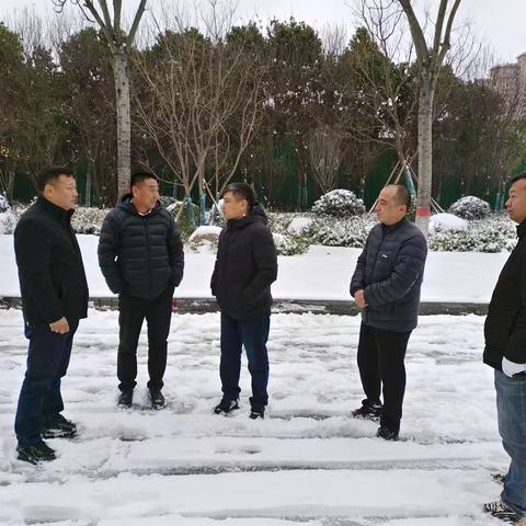 不惧严寒清雪忙 坚守岗位保通畅