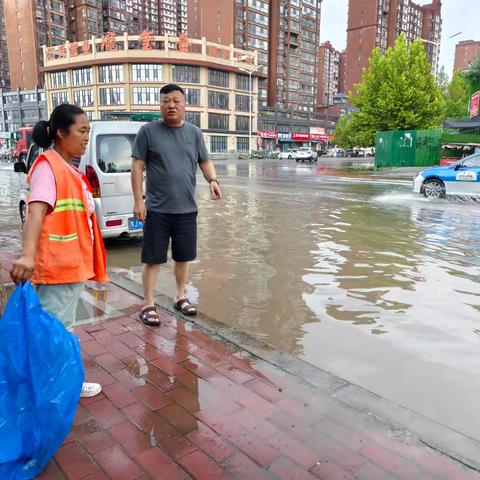 雨停人不歇 全力保通畅