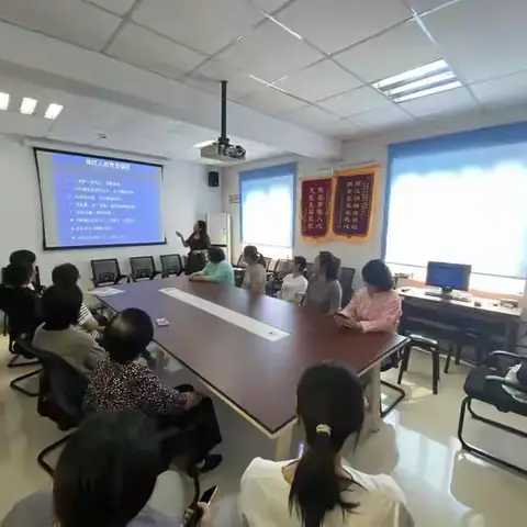 甸柳第四社区开展饮食健康与现代病知识讲座