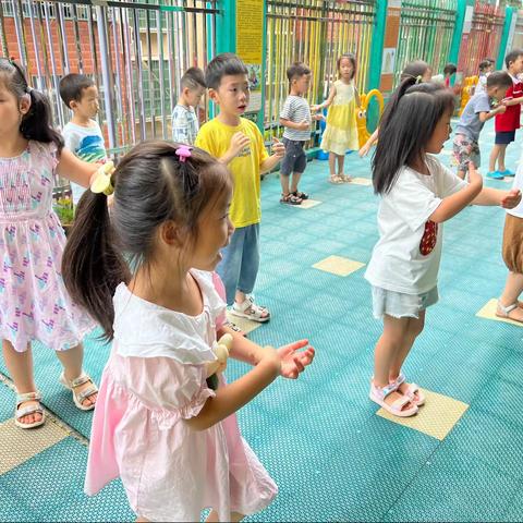 玉泉山庄幼儿园暑假乐园大一班一周剪影———爱上幼儿园，快乐“美”一天