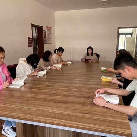 江南六期社区开展“垃圾分类你我同行”宣传活动