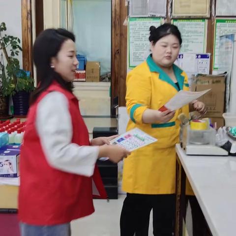 通济街道江南六期社区开展垃圾分类进商铺宣传活动