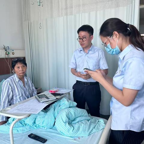 《银行暖心服务，关爱送到家》