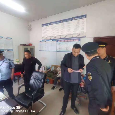 建安大队五一期间路域环境整治工作行动
