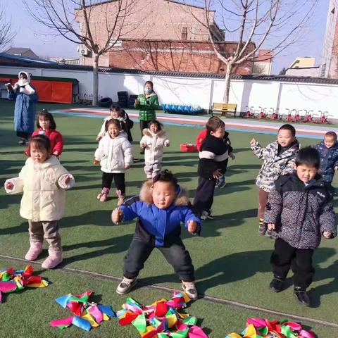 “美好时光，因爱相伴”——周至县广济镇中心幼儿园小二班一周生活回忆录