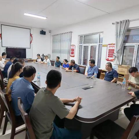 邱庄村召开“八一”建军节座谈会
