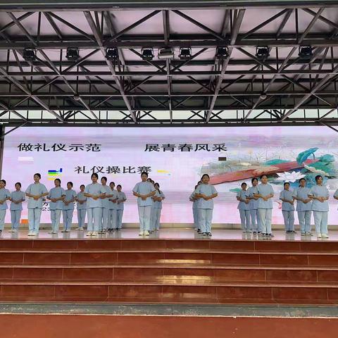 22级美容2班大家庭