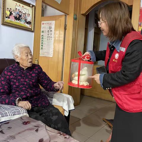 健康指导员“敬老月”志愿服务暖人心