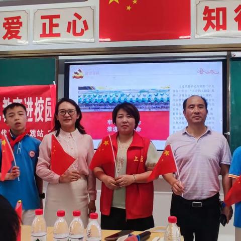 童心向党    红领巾寻访红色记忆——香山社区走进鹰潭市师范附属小学开展红色教育进校园活动