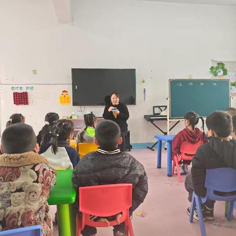 磨黑镇把边幼儿园语言游戏课 ﻿猜猜我是谁