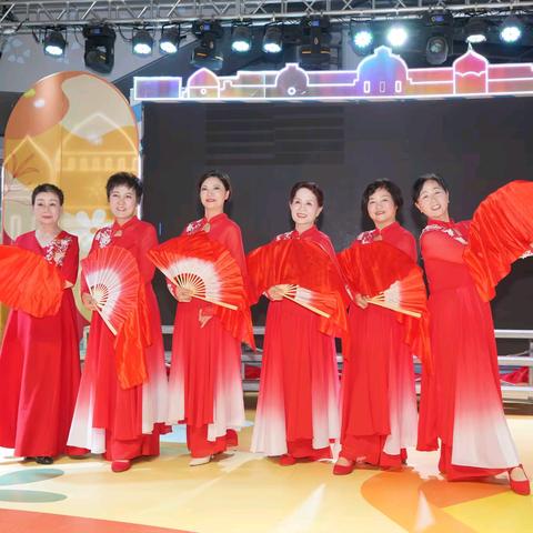 知青们载歌载舞 喜迎国庆