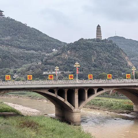 参观革命遗址和纪念馆，延安精神永放光芒