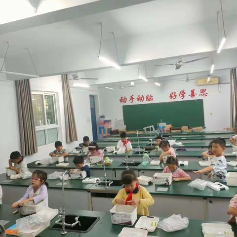 陇海小学周二搭建之《奇怪的时钟》