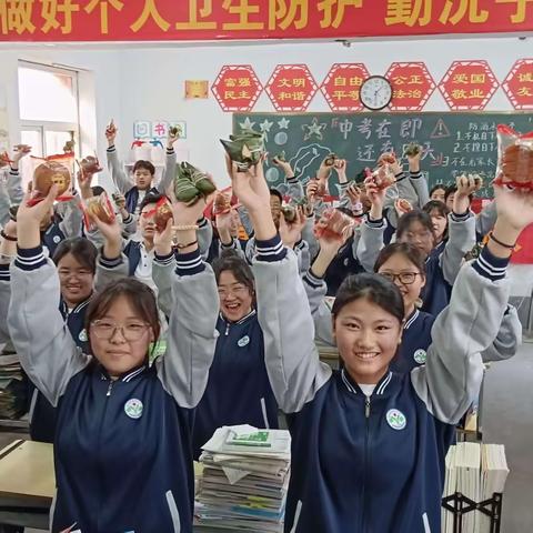 关爱学生 幸福成长·龙舟竞渡壮志满怀备中考 粽叶飘香清风自励别故园｜紫苑中学教师“粽”有心意助力中考
