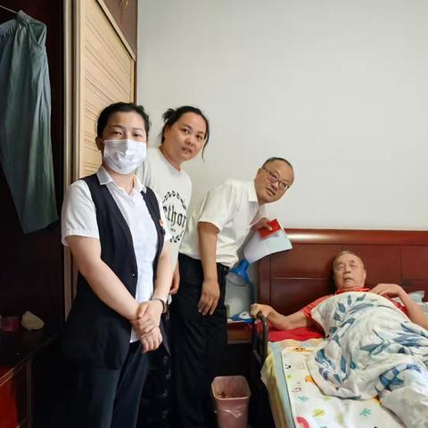 银行暖心服务：酷暑中为80岁老人排忧解难