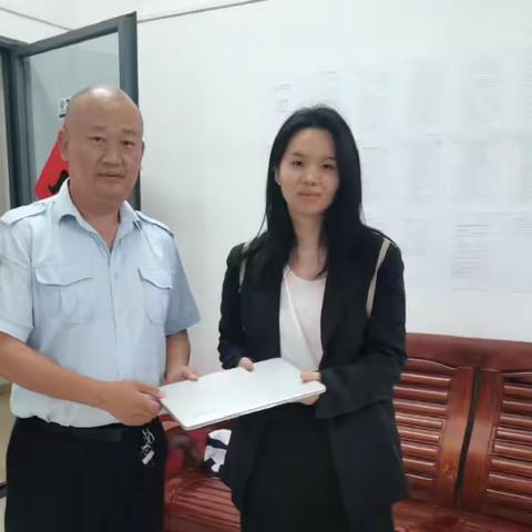 乘客遗落笔记本电脑 公交驾驶员拾金不昧暖人心
