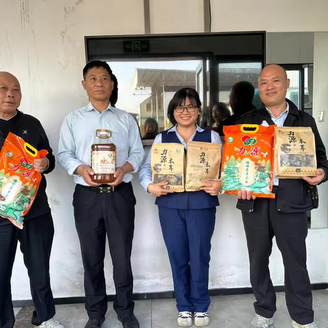 深巴二公司工会为员工发放元旦大礼包