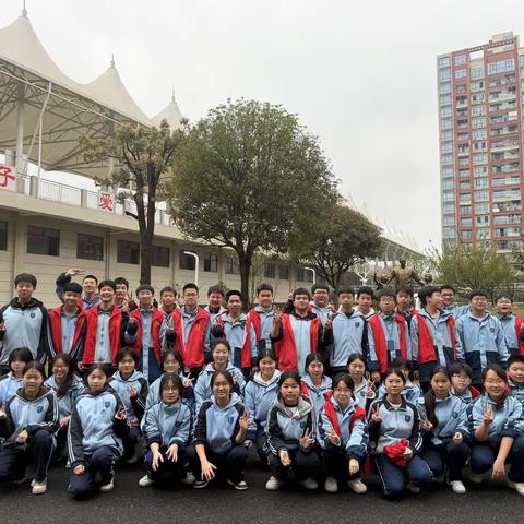 雷锋精神照校园！ ——2411 班春日护绿行动