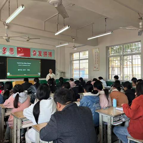 教研路上携手行，送教下乡情谊深——县二初中进入马庄初中传经送宝