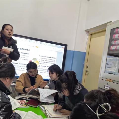 湟源县幼儿园池汉新村分园教师《幼儿园课程》第五章第一节、优秀案例第四篇学习。