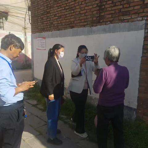 金城街道：王堂社区网格员贴心服务 助力高龄老人认证