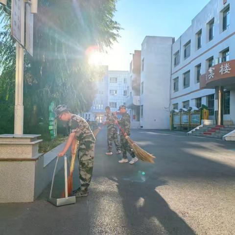 青春淬火砺锋芒，星火燃情映初心 ——七年级军训第四天纪实