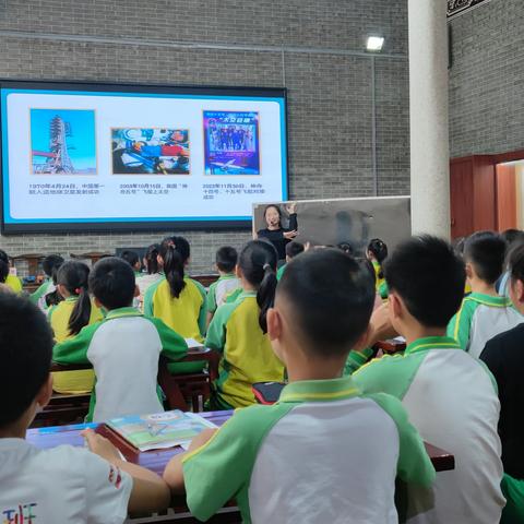 小荷初露，新芽竞粲然——2022年番禺区新教师入职培训小学数学8组跟岗学习之课例展示、评课、沙龙活动